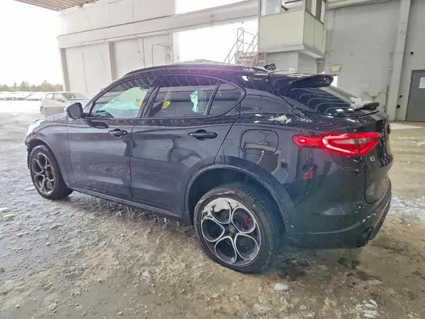 ZASPAKBN9P7D51045 2023 ALFA ROMEO STELVIO - Image 2