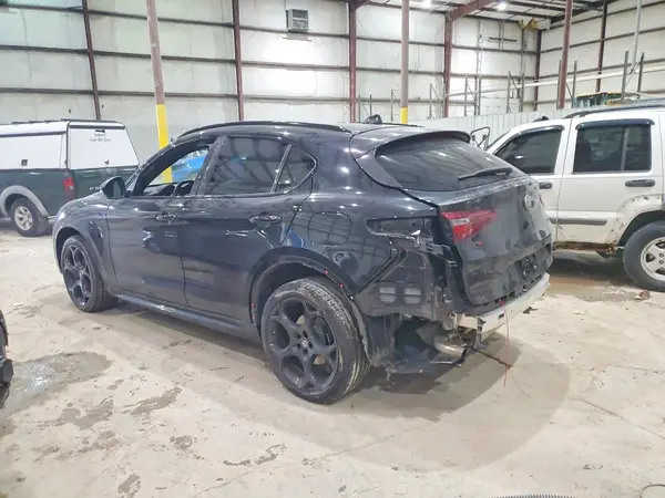 ZASPAKBN9P7D65446 2023 ALFA ROMEO STELVIO - Image 2