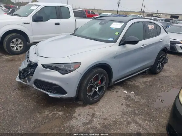ZASPAKBN9R7D71878 2024 ALFA ROMEO STELVIO - Image 2