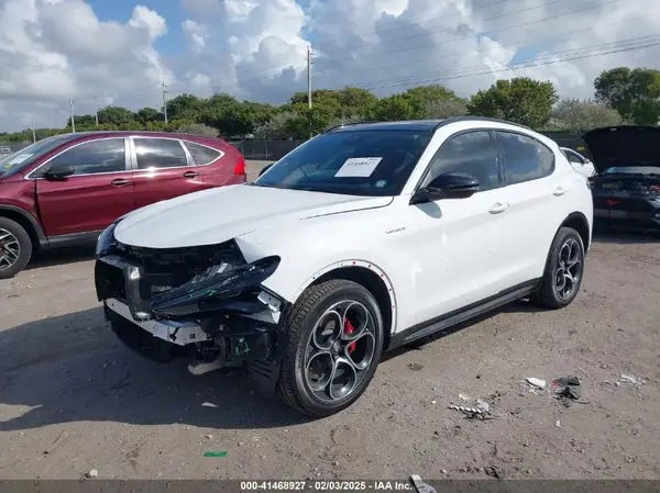 ZASPAKBN9R7D74084 2024 ALFA ROMEO STELVIO - Image 2