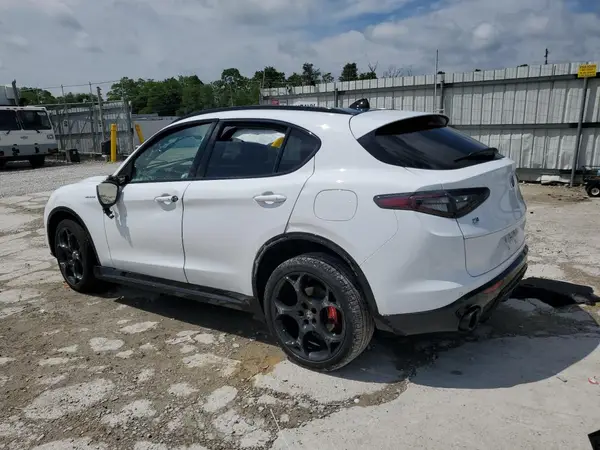 ZASPAKBN9R7D75154 2024 ALFA ROMEO STELVIO - Image 2