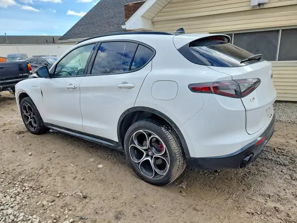 ZASPAKBN9R7D77972 2024 ALFA ROMEO STELVIO - Image 2