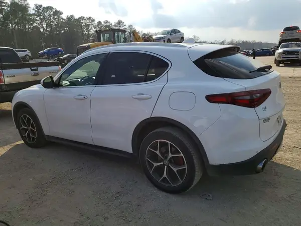 ZASPAKBNXK7C41582 2019 ALFA ROMEO STELVIO - Image 2