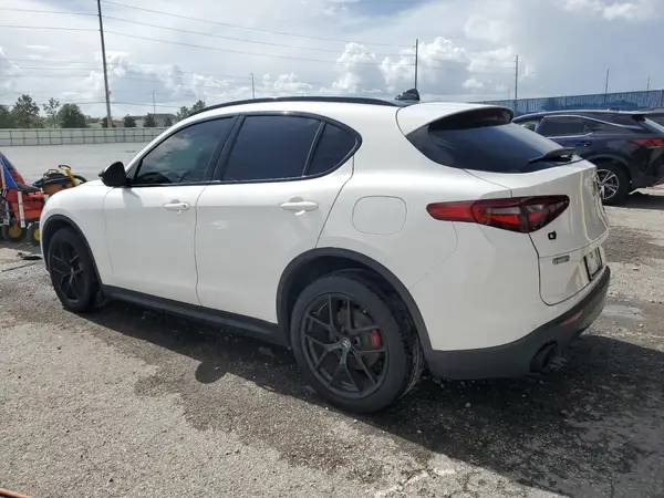 ZASPAKBNXK7C70581 2019 ALFA ROMEO STELVIO - Image 2