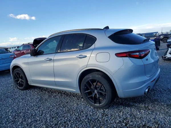 ZASPAKBNXM7D03002 2021 ALFA ROMEO STELVIO - Image 2