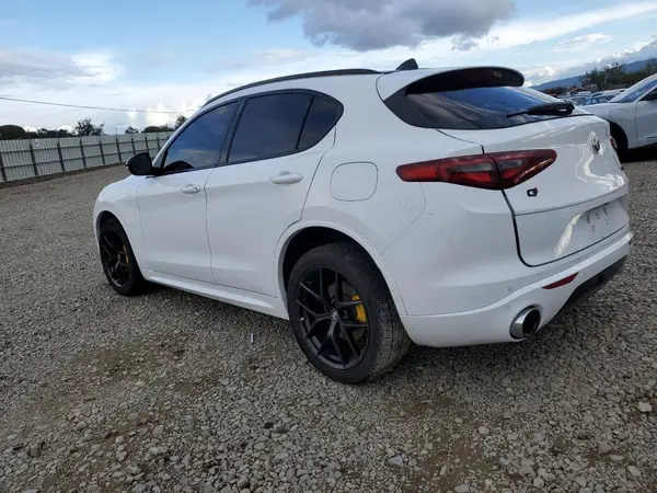 ZASPAKBNXM7D11374 2021 ALFA ROMEO STELVIO - Image 2