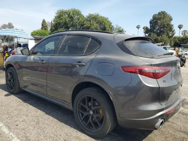 ZASPAKBNXM7D11486 2021 ALFA ROMEO STELVIO - Image 2