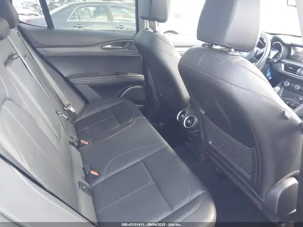 ZASPAKBNXM7D15294 2021 ALFA ROMEO STELVIO - Image 8