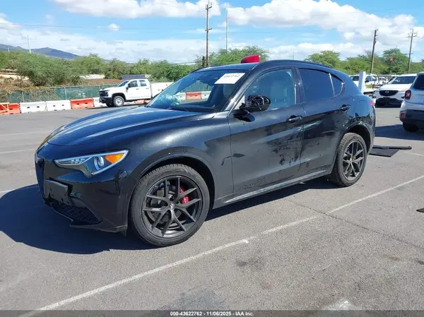 ZASPAKBNXM7D18180 2021 ALFA ROMEO STELVIO - Image 2
