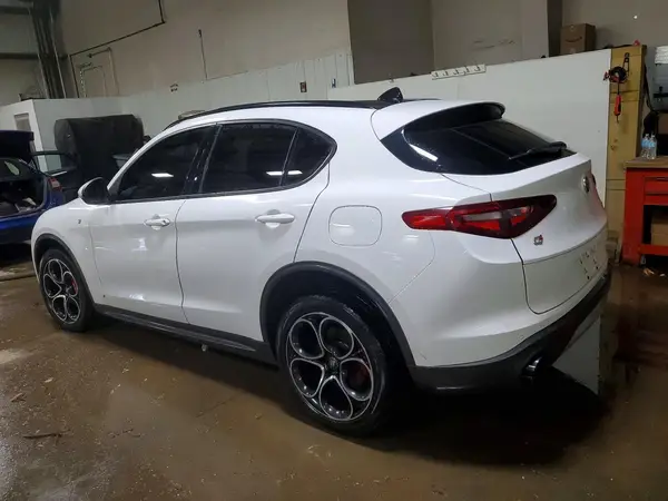 ZASPAKBNXN7D29326 2022 ALFA ROMEO STELVIO - Image 2