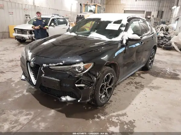 ZASPAKBNXN7D31996 2022 ALFA ROMEO STELVIO - Image 2