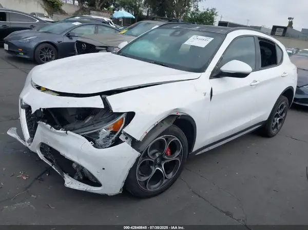 ZASPAKBNXN7D32081 2022 ALFA ROMEO STELVIO - Image 2
