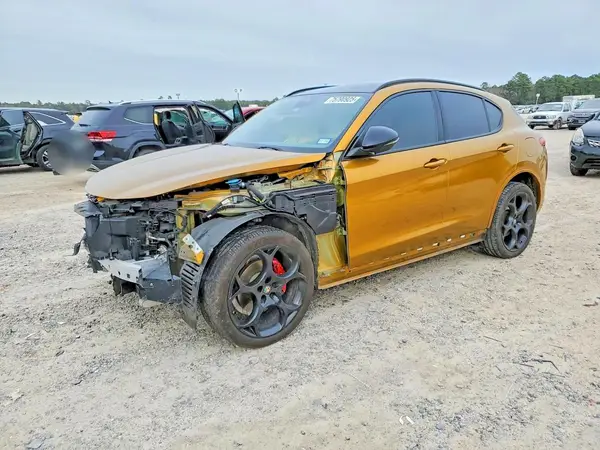 ZASPAKBNXN7D32887 2022 ALFA ROMEO STELVIO - Image 1