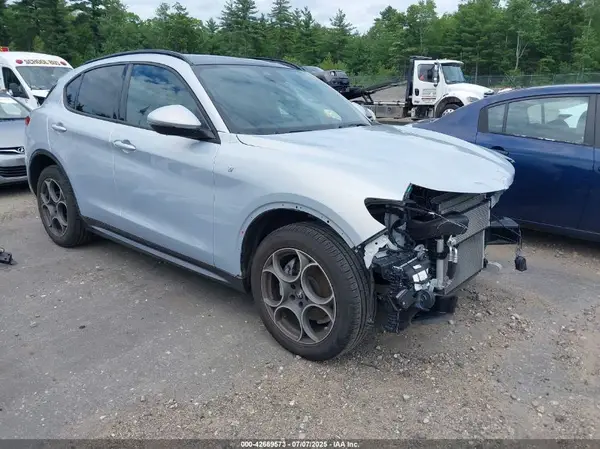 ZASPAKBNXN7D33943 2022 ALFA ROMEO STELVIO - Image 1