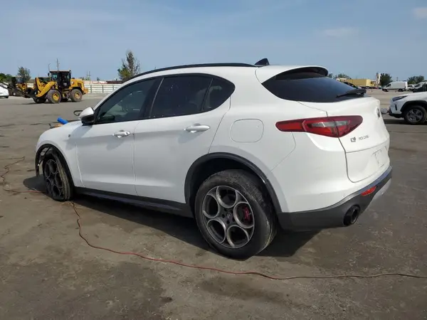 ZASPAKBNXN7D42416 2022 ALFA ROMEO STELVIO - Image 2
