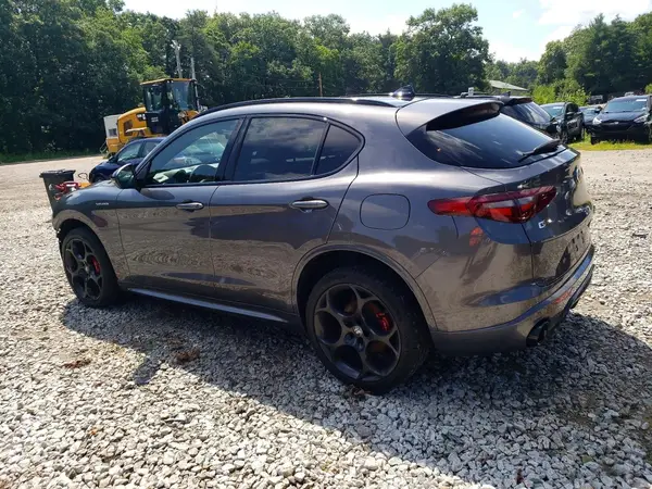 ZASPAKBNXN7D44389 2022 ALFA ROMEO STELVIO - Image 2