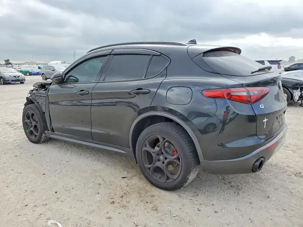 ZASPAKBNXN7D45039 2022 ALFA ROMEO STELVIO - Image 2