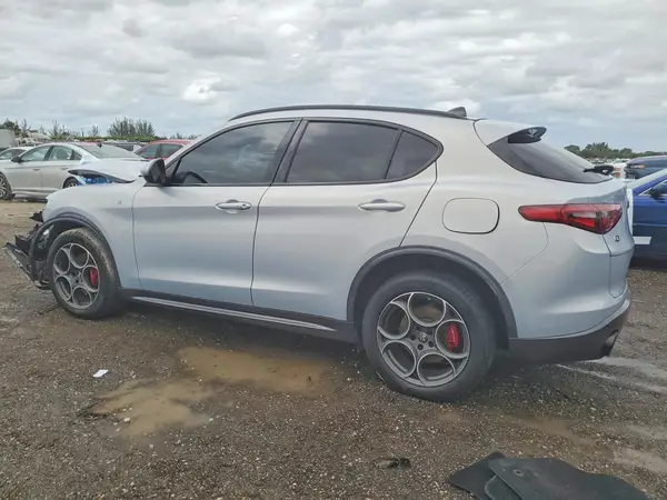 ZASPAKBNXN7D45607 2022 ALFA ROMEO STELVIO - Image 2