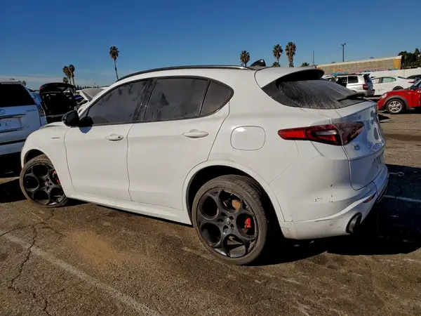 ZASPAKBNXN7D47728 2022 ALFA ROMEO STELVIO - Image 2