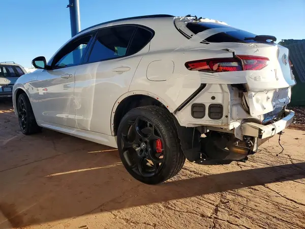 ZASPAKBNXN7D47809 2022 ALFA ROMEO STELVIO - Image 2