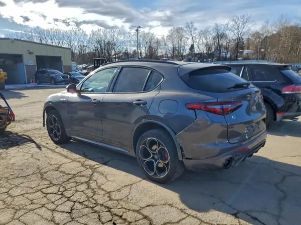 ZASPAKBNXN7D48216 2022 ALFA ROMEO STELVIO - Image 2