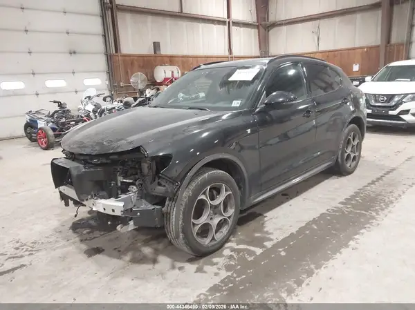ZASPAKBNXP7D55024 2023 ALFA ROMEO STELVIO - Image 2