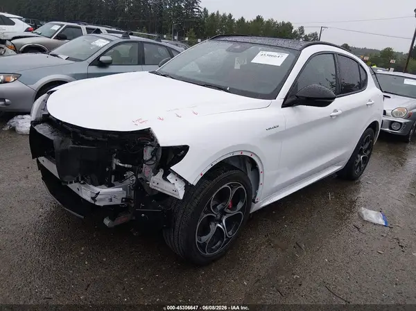 ZASPAKBNXP7D65276 2023 ALFA ROMEO STELVIO - Image 2