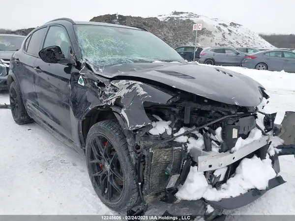 ZASPAKEV8N7D51529 2022 ALFA ROMEO STELVIO - Image 1