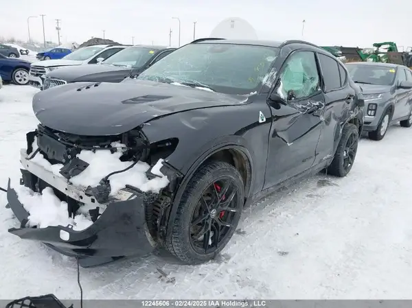 ZASPAKEV8N7D51529 2022 ALFA ROMEO STELVIO - Image 2