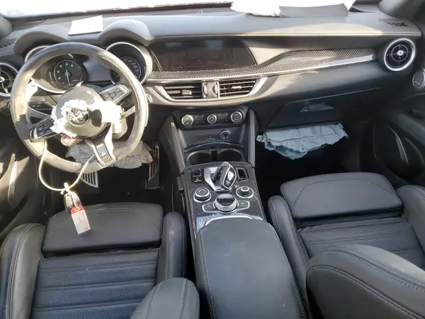 ZASPAKEV8P7D59083 2023 ALFA ROMEO STELVIO - Image 8