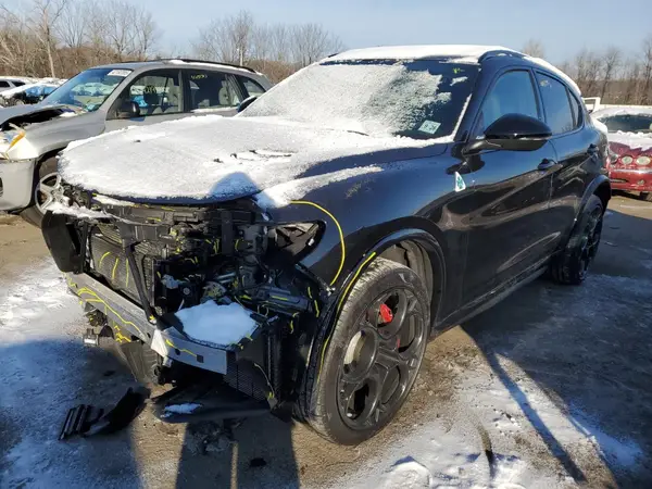 ZASPAKEV8P7D63263 2023 ALFA ROMEO STELVIO - Image 1