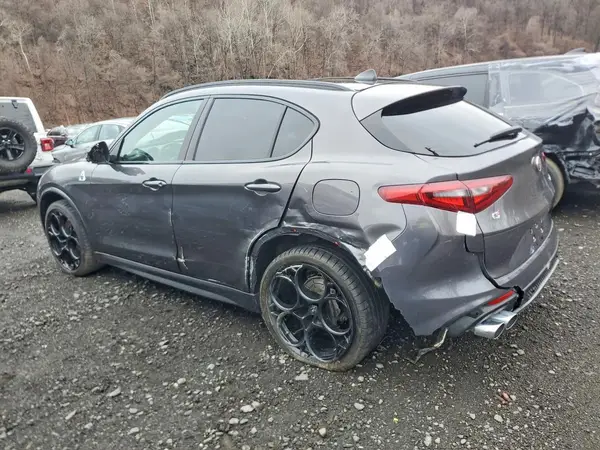 ZASPAKEV8P7D67930 2023 ALFA ROMEO STELVIO - Image 2